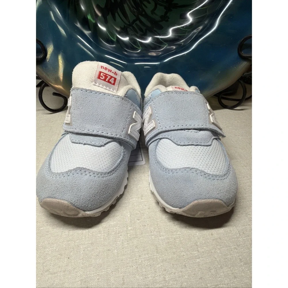 New Balance product pair
